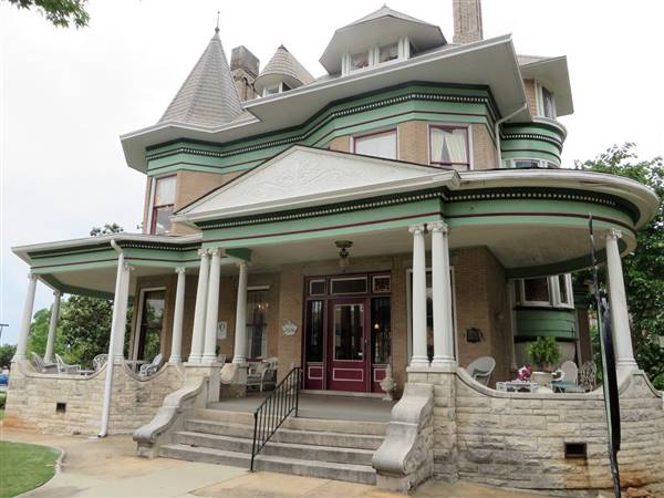 Hassinger Daniels Mansion Bed and Breakfast