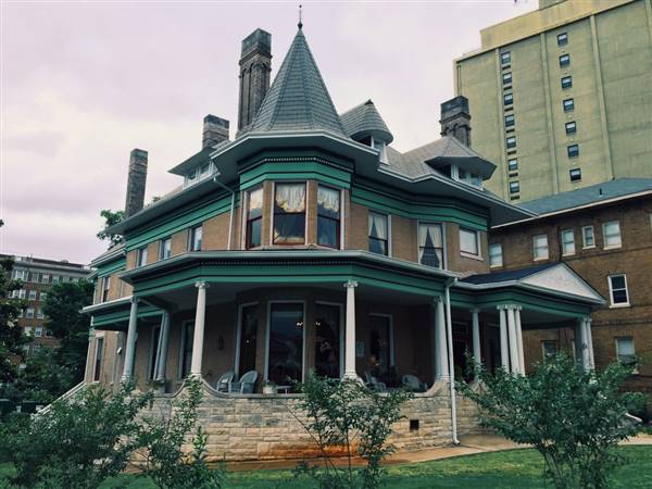 Hassinger Daniels Mansion Bed and Breakfast