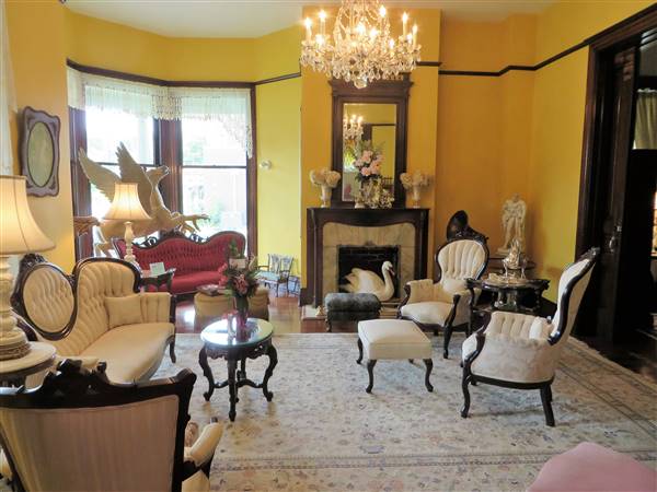Hassinger Daniels Mansion Bed and Breakfast
